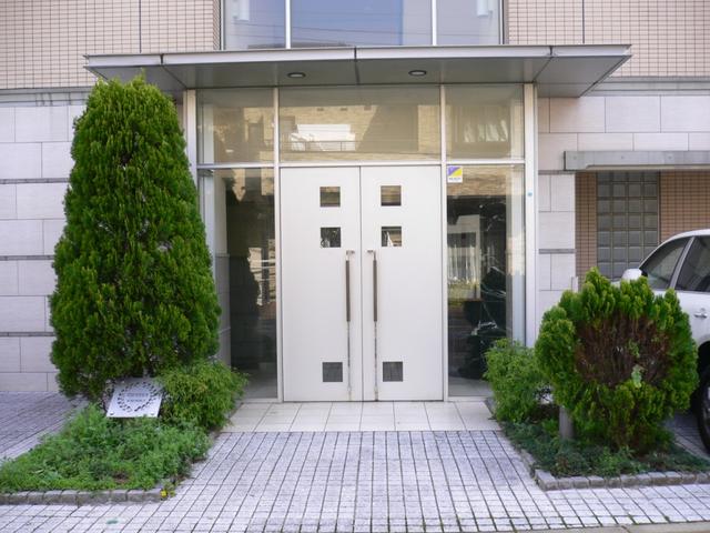 エントランス　風除室もあります