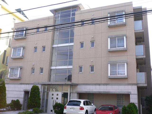 建物外観　タイル貼りの外観です