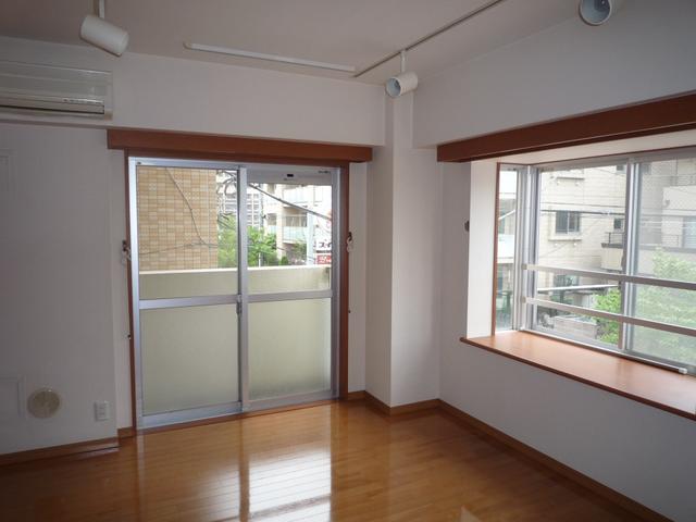 居室・リビング　北西向きでも明るい室内