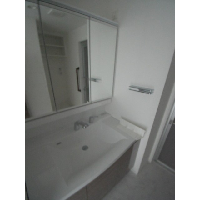 洗面設備　スペースが確保できる洗面所です