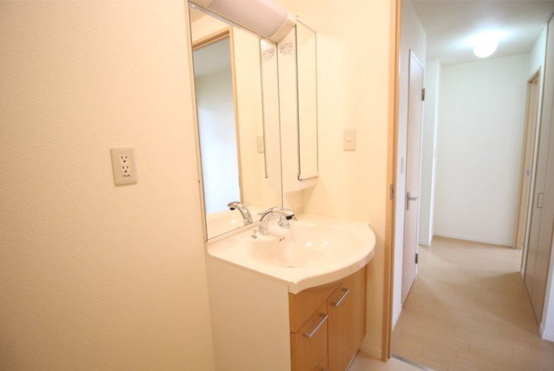 洗面設備　朝の身支度も楽々♪独立洗面化粧台あります