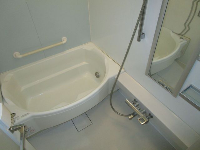 バス・シャワールーム　落ち着いた空間のお風呂です