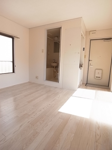 居室・リビング　日当たり３方面から有り