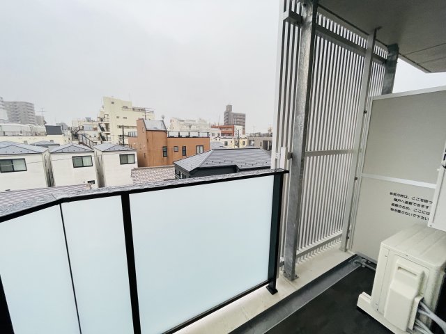 バルコニー　お洗濯にも便利なバルコニー付き