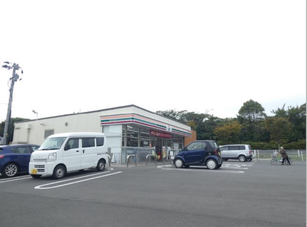 コンビニ　セブンイレブン（コンビニ）まで511m