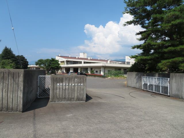 小学校　市立吉田小学校（小学校）まで1500m