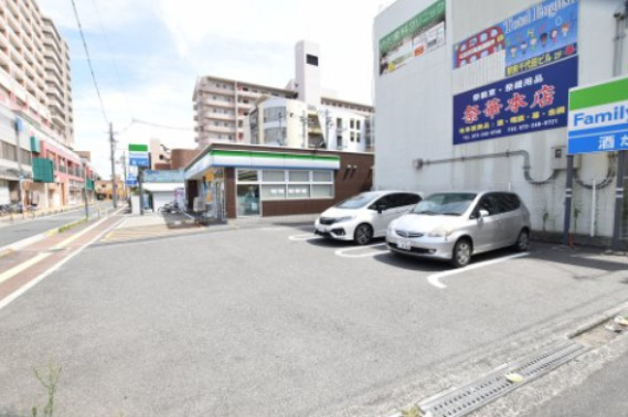 コンビニ　ファミリーマート 高石駅前店（コンビニ）まで571m