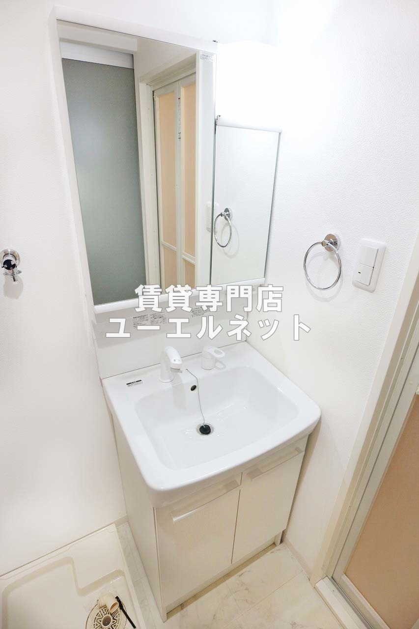 洗面設備　清潔感ある独立洗面台で毎日気持ちよく♪