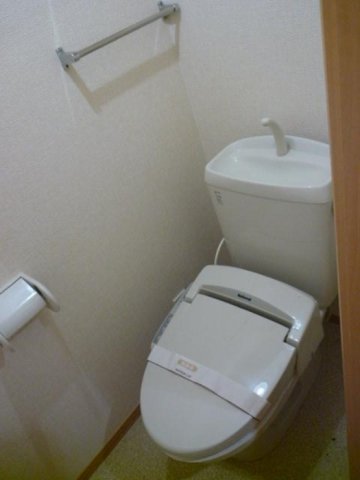 トイレ　温水洗浄便座付き