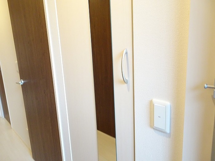 玄関　姿見付シューズボックス