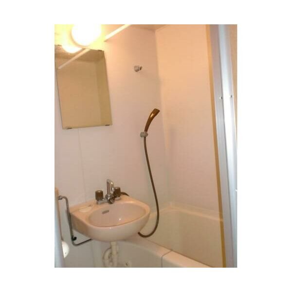 バス・シャワールーム　三点一緒のお掃除しやすいサニタリー♪