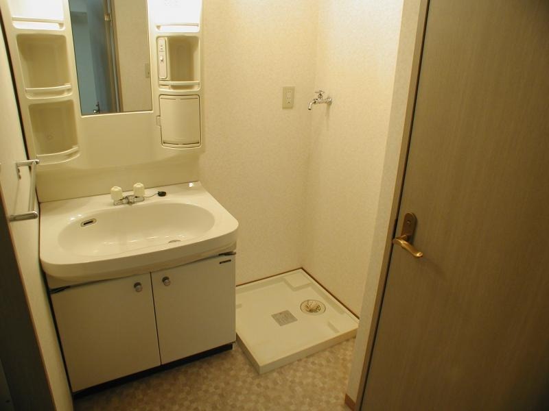 洗面設備　使いやすい独立洗面台です