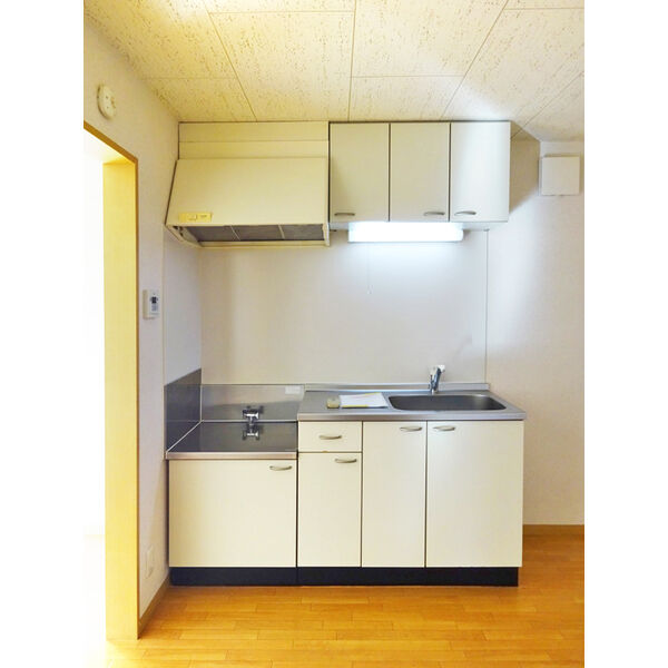 キッチン　室内写真は別部屋の写真です。
