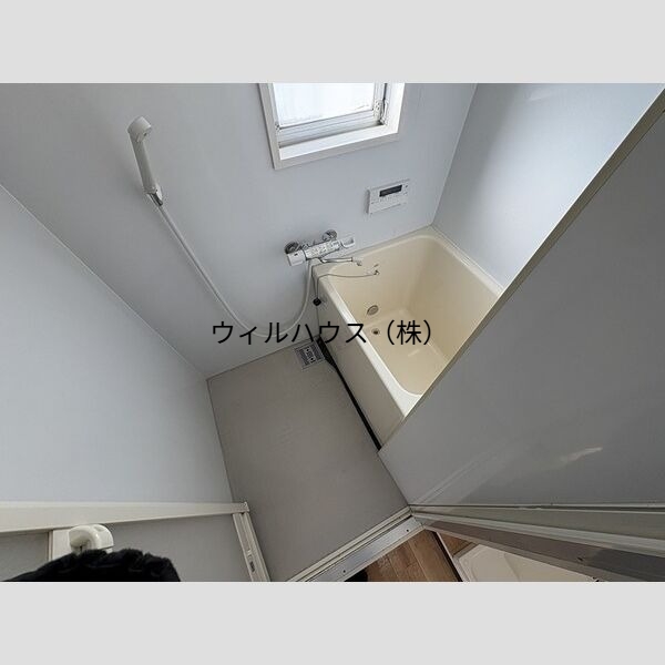 バス・シャワールーム　キレイにリフォームされています！
