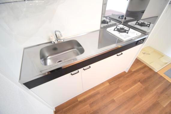 キッチン　単身向けのコンパクトなキッチンです。