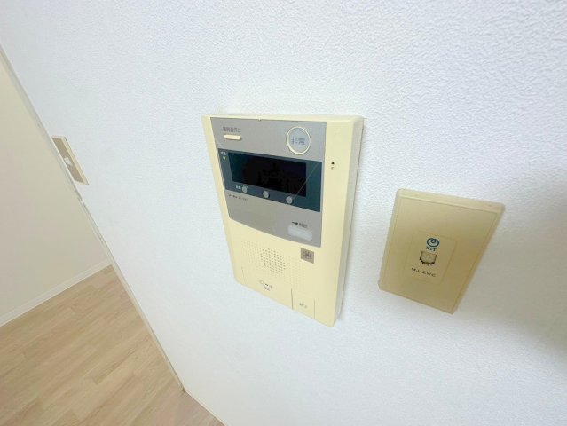 セキュリティ　TVモニターホンで来客が誰か確認してから開けて下さいね