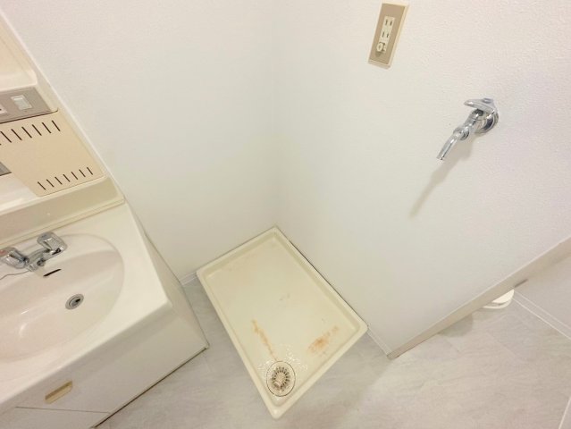 その他設備　嬉しい室内洗濯機置場。これで洗濯機も長持ちしますね。