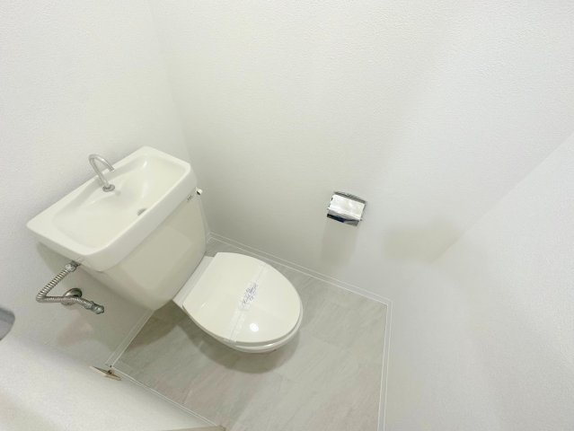 トイレ　清潔感のあるトイレは、誰もがリラックスできる空間です。