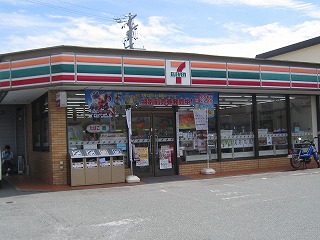 コンビニ　セブンイレブン（コンビニ）まで540m