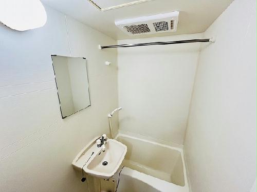 バス・シャワールーム　設備・使用が異なる場合、現状を優先します。