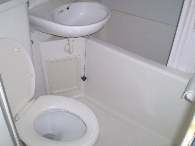 バス・シャワールーム　同物件別号室のものです。