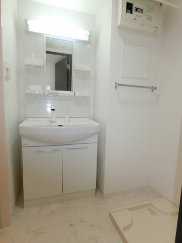 洗面設備　独立洗面台です