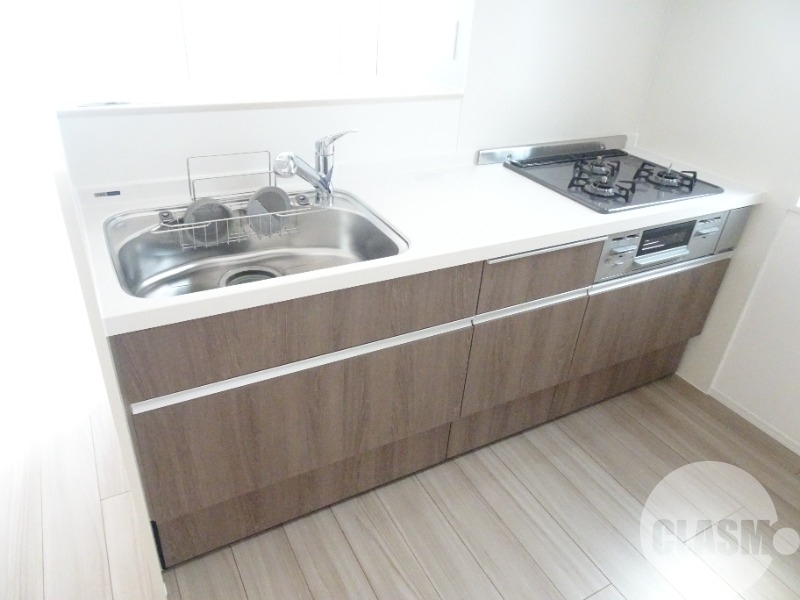 キッチン　効率よくお料理できる３口コンロ付き♪