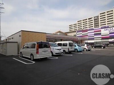 コンビニ　セブンイレブン蔵前町２丁（コンビニ）まで385m