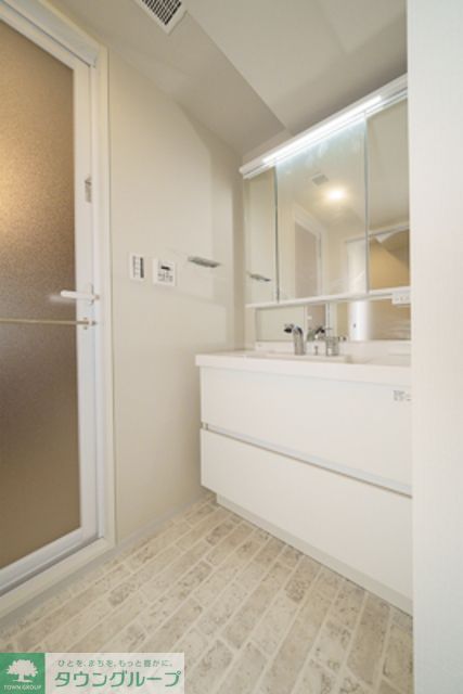 洗面設備　※写真は同タイプ住戸です。