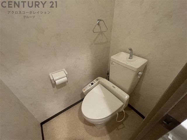 トイレ　温水洗浄便座機能付き♪