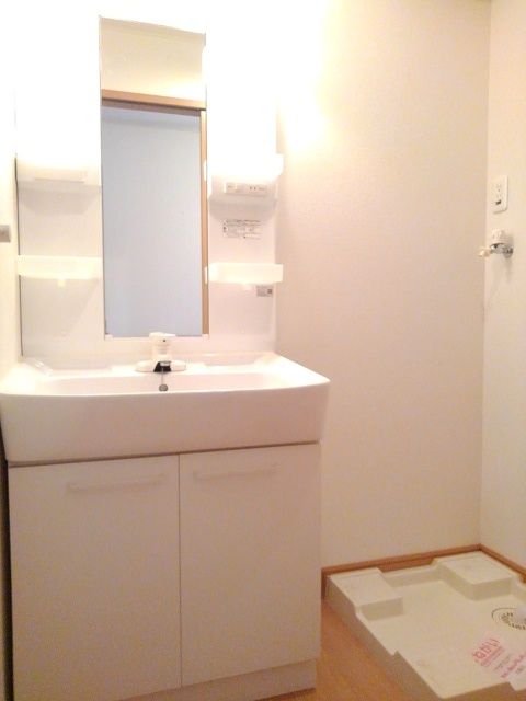 洗面設備　コンパクトで使いやすい洗面所