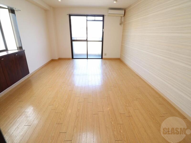 居室・リビング　１３帖の洋室