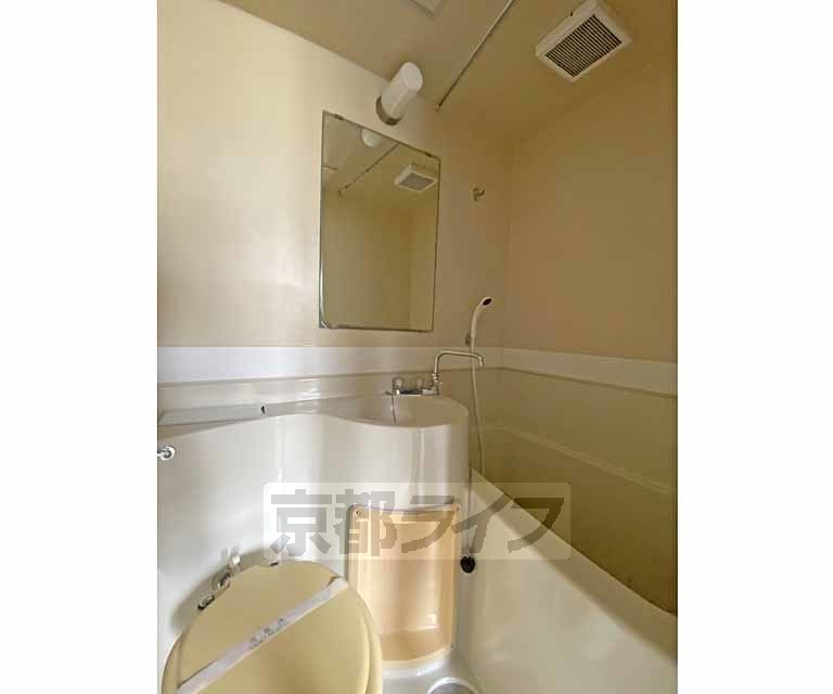 洗面設備　３点ユニットバスの洗面です。