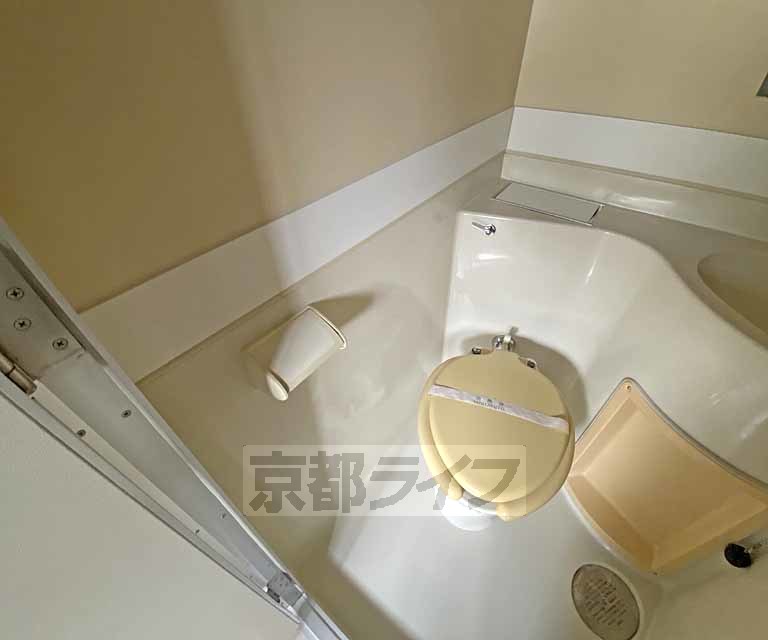 トイレ　３点ユニットバスのトイレです。