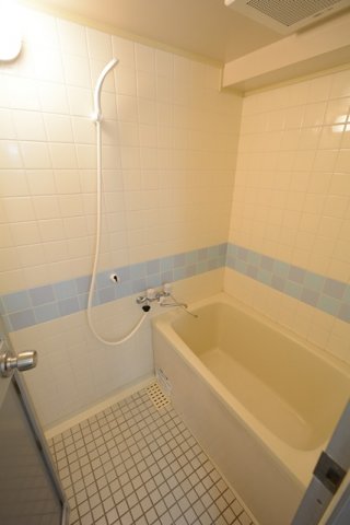 バス・シャワールーム　清潔感のある浴室です！