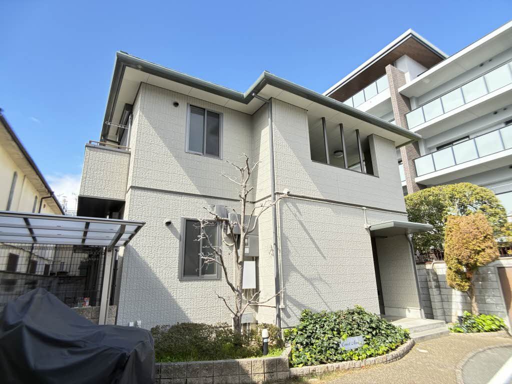 建物外観　緑豊かなエントランス