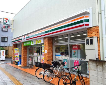 コンビニ　セブンイレブン足立梅島駅北店（コンビニ）まで249m