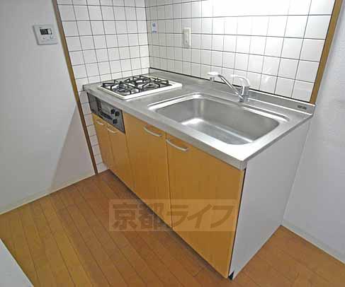 キッチン　ステキなシステムキッチン。シングルレバーの流しは使いや...