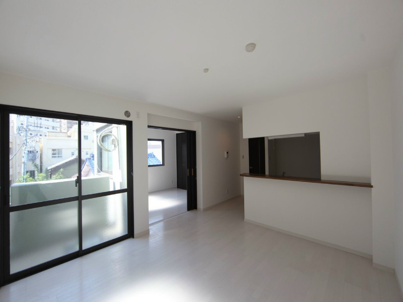 バルコニー　LDK14.0帖　エアコン付　カウンターキッチン　バルコニー