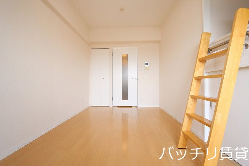 居室・リビング　別号室タイプの為、現状を優先致します。