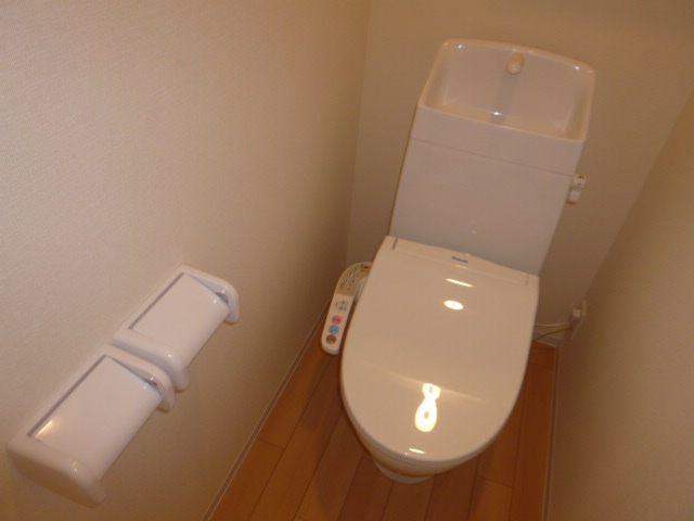 トイレ　温水洗浄便座