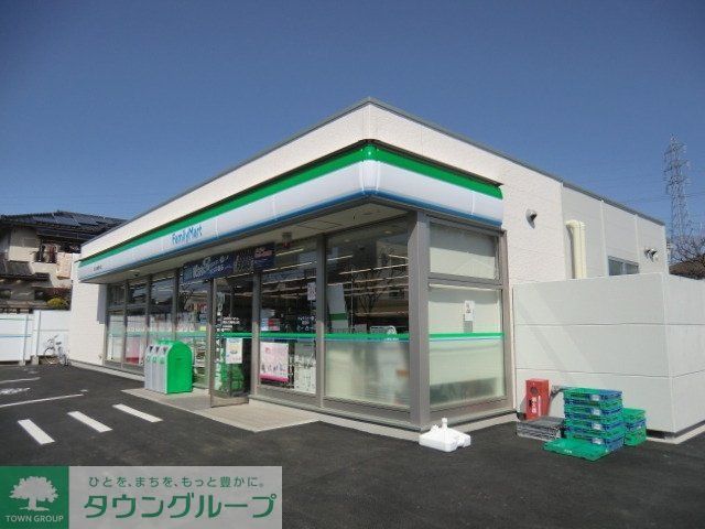 コンビニ　ファミリーマート（コンビニ）まで300m