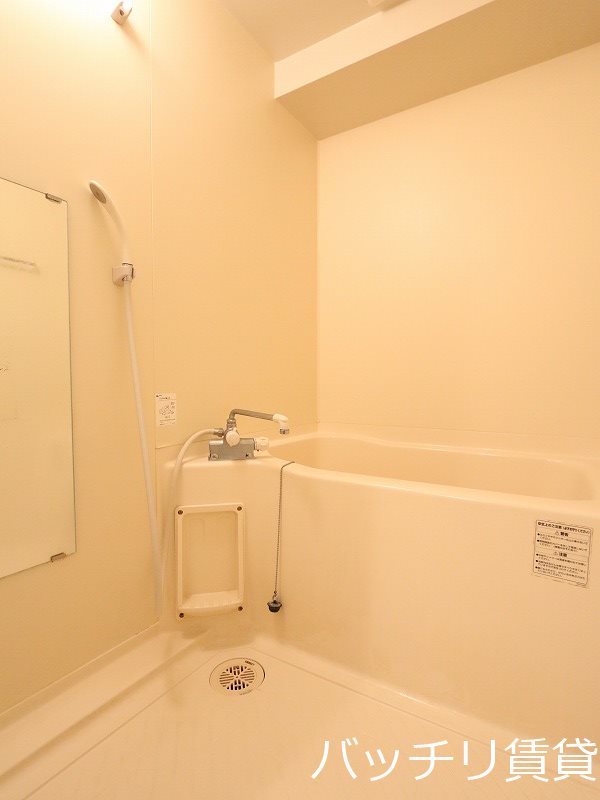 バス・シャワールーム　別号室写真の為現況を優先致します。