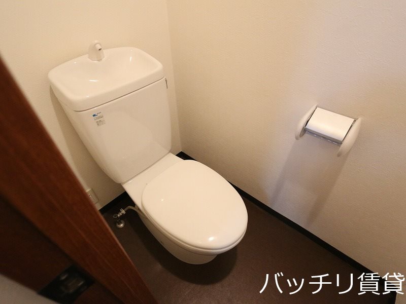 トイレ　別号室写真の為現況を優先致します。