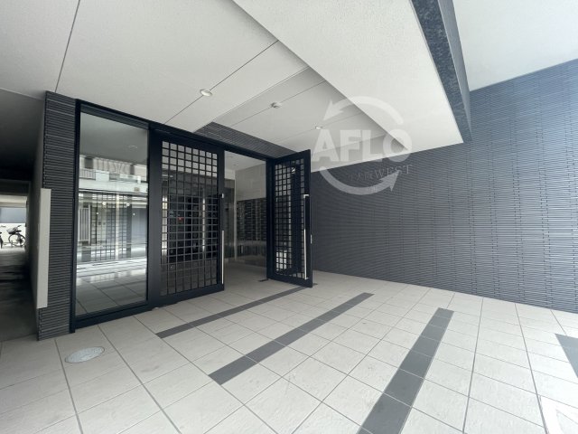 エントランス　エスカーサ大阪WEST九条駅前　エントランス