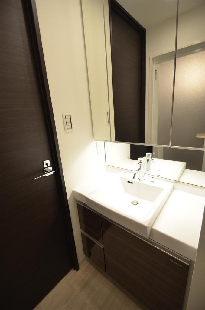 洗面設備　コンパクトで使いやすい洗面所