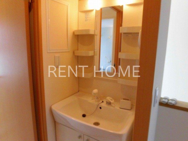 洗面設備　シャンプードレッサーの独立洗面台です。