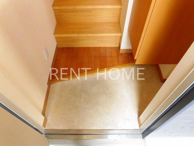 玄関　玄関にシューズボックスがあります。