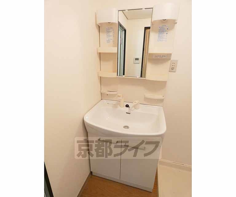 洗面設備　お部屋により洗面台も入れ替えしています。