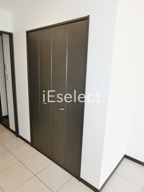 収納　ハンガーレールのあるクローゼット